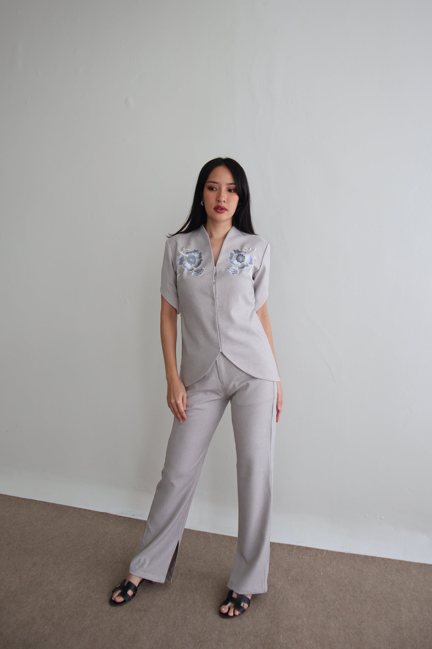 STACY TOP WITH EMBROIDERY